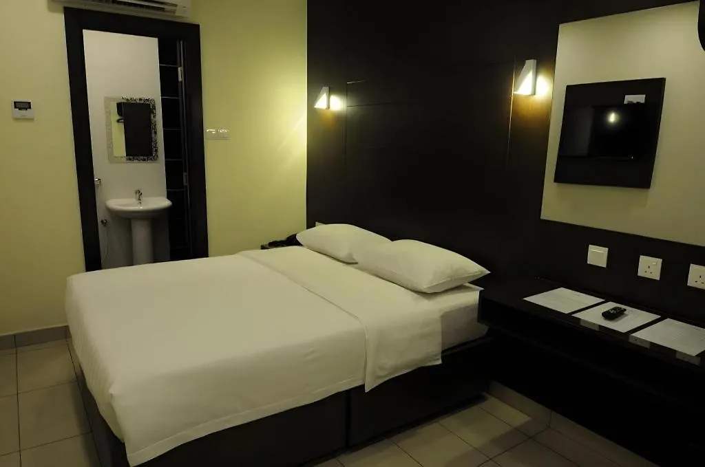 Cathay Hotel Kota Kinabalu 2*,