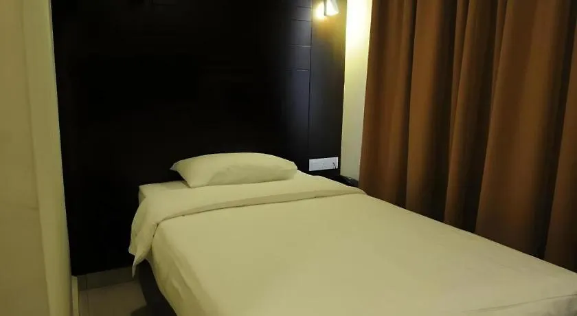 Cathay Hotel Kota Kinabalu 2*,